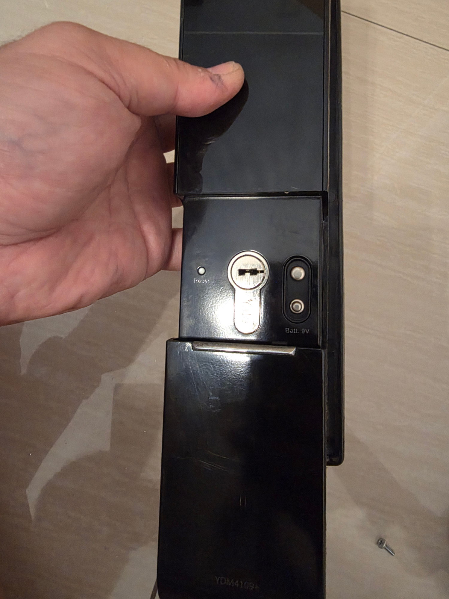 Replacement of the mechanical key cylinder on a digital lock